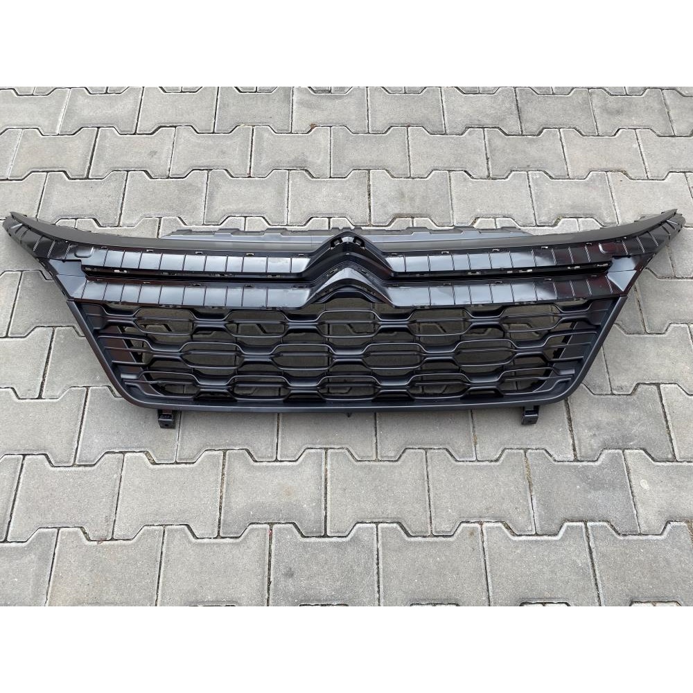 Fotografia produktu CITROEN OR1613256780 ATRAPA, GRILL CHŁODNICY PEUGEOT BOXER 14- KRATKA ZE ZNACZKIEM Sama atrapa plastikowa.