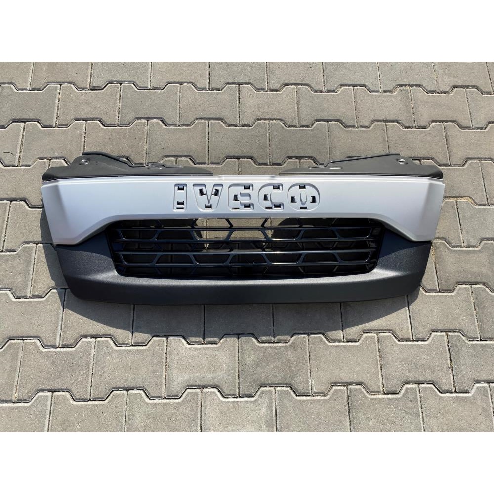 Fotografia produktu IVECO OR5801342732 ATRAPA, GRILL IVECO DAILY 12- ŚRODKOWA BEZ NAPISU WSZYSTKIE MODELE PO 2012 ROKU DO 2014