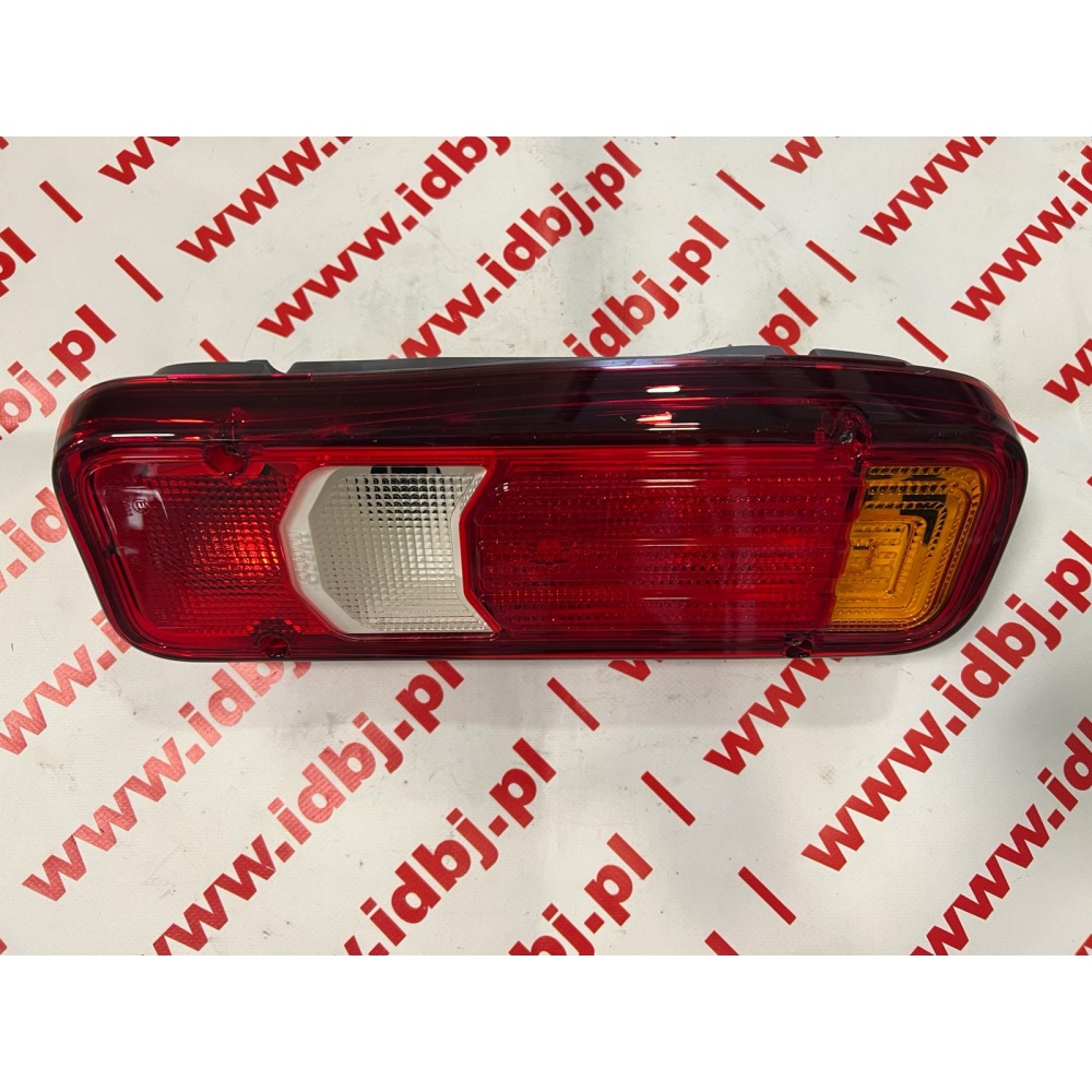 Fotografia produktu IVECO OR5802830034 LAMPA IVECO DAILY 2022- TYŁ KONTENER, TRUCK, ZABUDOWA PRAWA LAMPA MONTOWANA DO METALOWEJ BELKI, MONTOWANA W TYLNEJ BELCE ZDERZAKA. ŻARÓWKI 4XP21W, 2XR5W