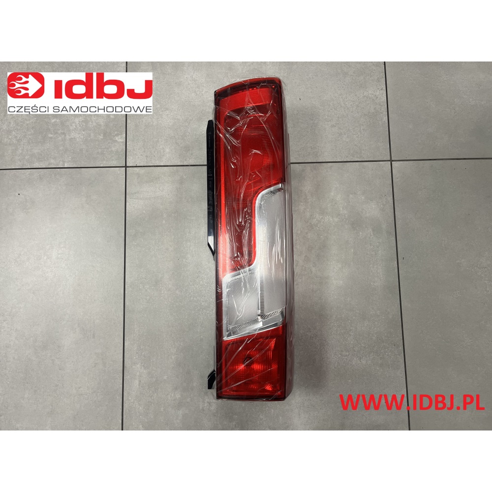 Fotografia produktu OEM FIAT OEM1380672080 LAMPA DUCATO, BOXER, JUMPER 14- TYŁ PRAWA PIONOWA Z LISTWĄ ŻARÓWKOWĄ Tylna prawa lampa. Żarówka P21/5W, P21W, PY21W, W16W.