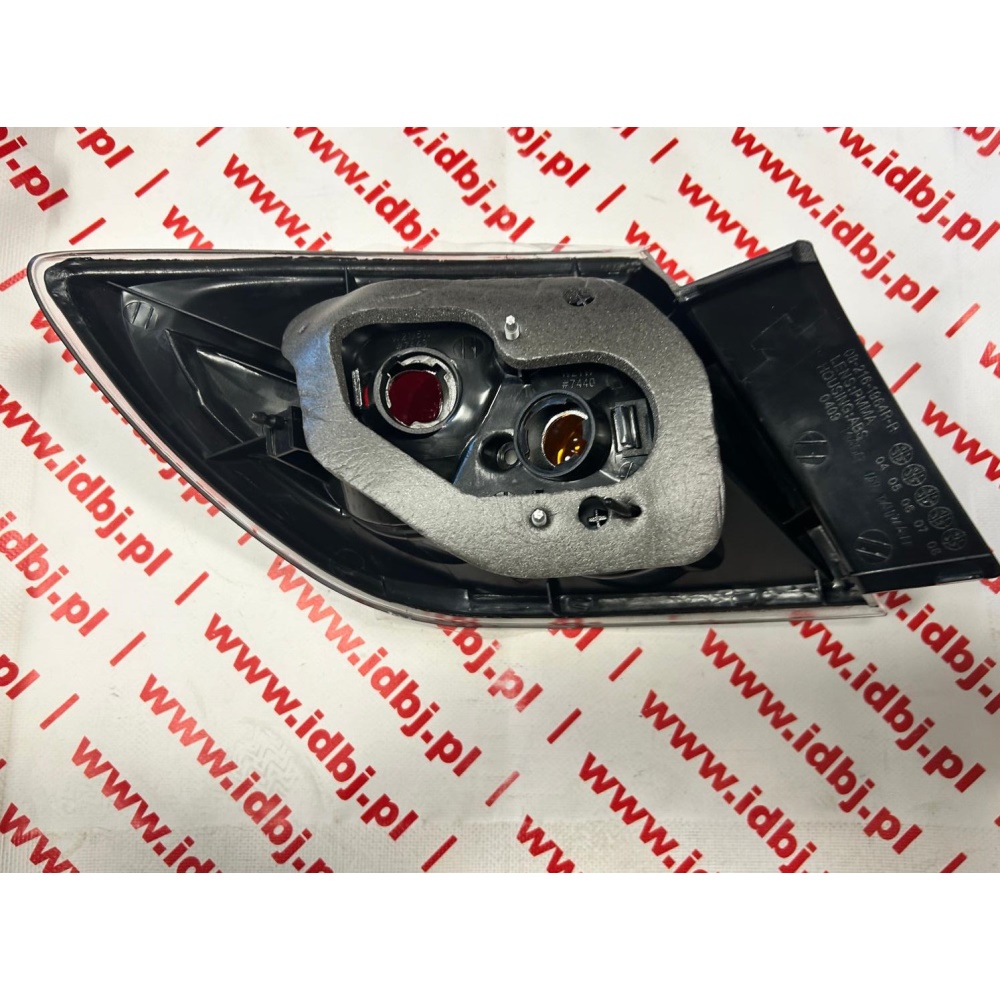 fotografia produktu DEPO DEP216-1964R-UQ, LAMPA TYŁ PRAWA MAZDA 3 03-09