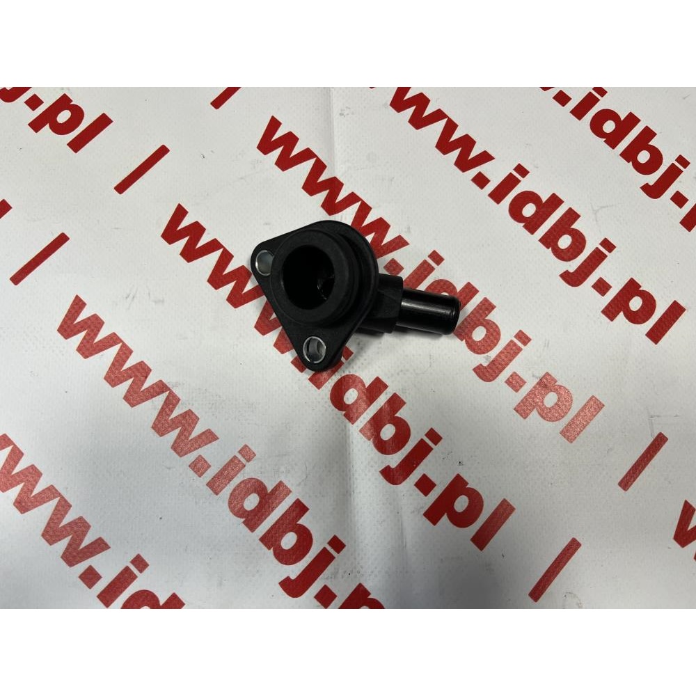Fotografia produktu PAMMELSON PAM504099279 KRÓCIEC, ŁĄCZNIK WODNY FIAT DUCATO 06- 2.3 JTD DO CHŁODNICY EGR Sam króciec plastikowy, pod kątem prostym, mocowany  na dwie śruby, obsadzany na orignu, Od tego elementu przewód gumowy dochodzi do chłodnicy egr w silnikach 2.3 jtd