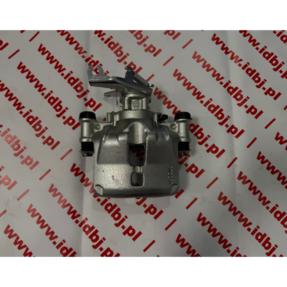 Fotografia produktu DENCKERMANN PAM185745524/BEZJARZ ZACISK HAMULCOWY IVECO DAILY 06- LEWY BEZ JARZMA, TŁOCZEK FI 60 MM Zacisk hamulcowy 1 tłoczkowy, z dzwignią hamulca ręcznego. Modele C na kołach bliźniakach z tyłu.