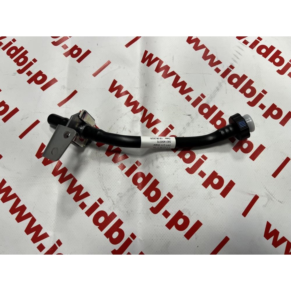 Fotografia produktu IVECO OR5801956576 PRZEWÓD TEKALANOWY HYDRAULICZNY OLEJOWY IVECO STRALIS SZYBKOZŁĄCZKA przewód oleju na szybkozłączkę z jednej strony, z metalowym mocowaniem do nadwozia.