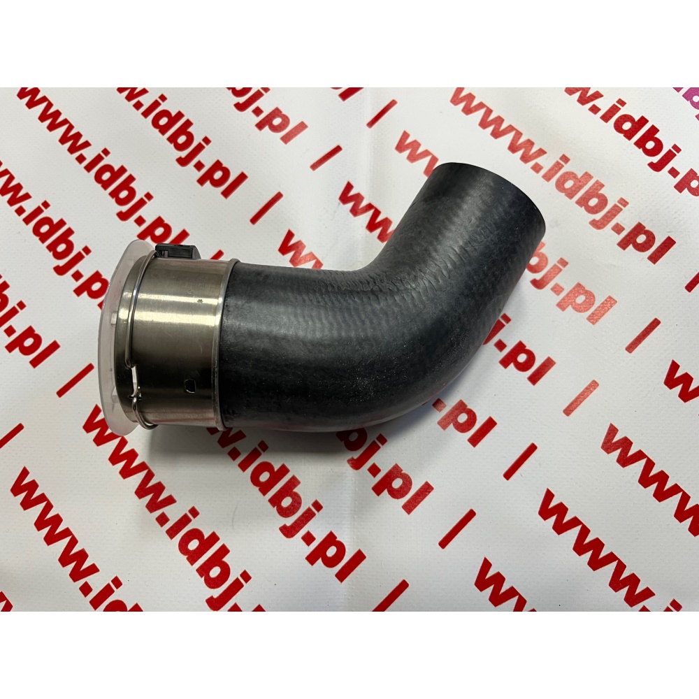 Fotografia produktu PAMMELSON PAM15422244 PRZEWÓD, RURA, WĄŻ SILIKON INTERCOOLERA RENAULT TRAFFIC III 1.6 DCI 14-,  GÓRNY Fiat Talento BI-TURBO. Silikonowa rura powiertza z orginalnym szybkozłączem.