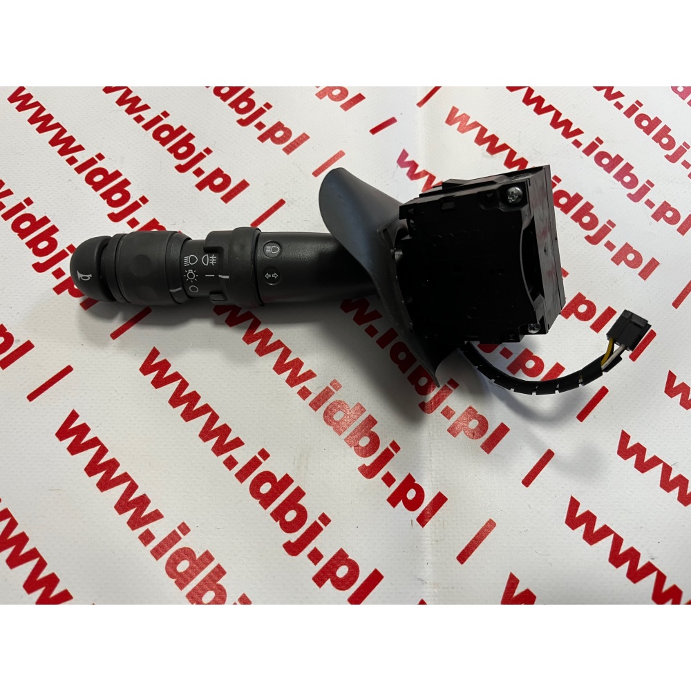 Fotografia produktu IVECO OR42568501 PRZEŁĄCZNIK ZESPOLONY KIERUNKOWSKAZÓW I ŚWIATEŁ IVECO DAILY UNIJET 00- LEWY PRZEŁĄCZNIK POD KIEROWNICĘ, SYGNALIZACJA MANEWROWA, Z KOSTKĄ