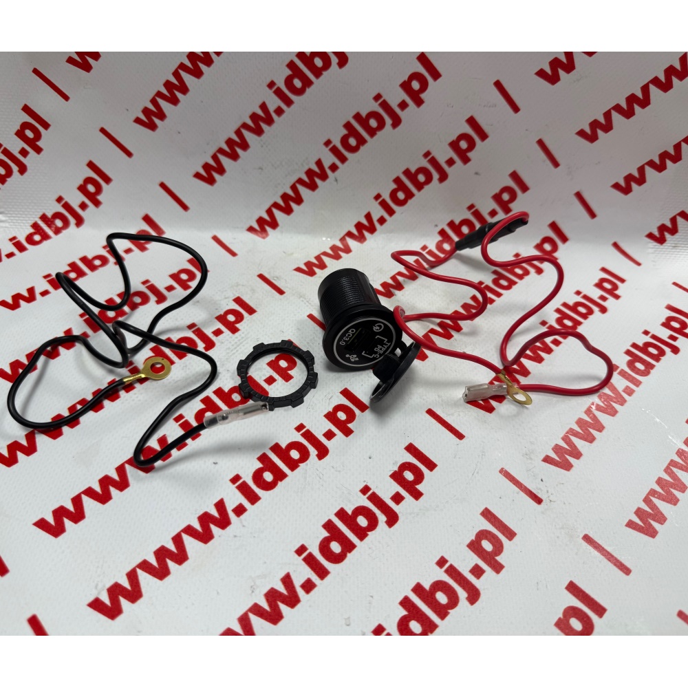 Fotografia produktu CARMOTION CRM63211 ŁADOWARKA DO ZABUDOWY USB-C + USB 12/24V + PRZEWODY 60CM