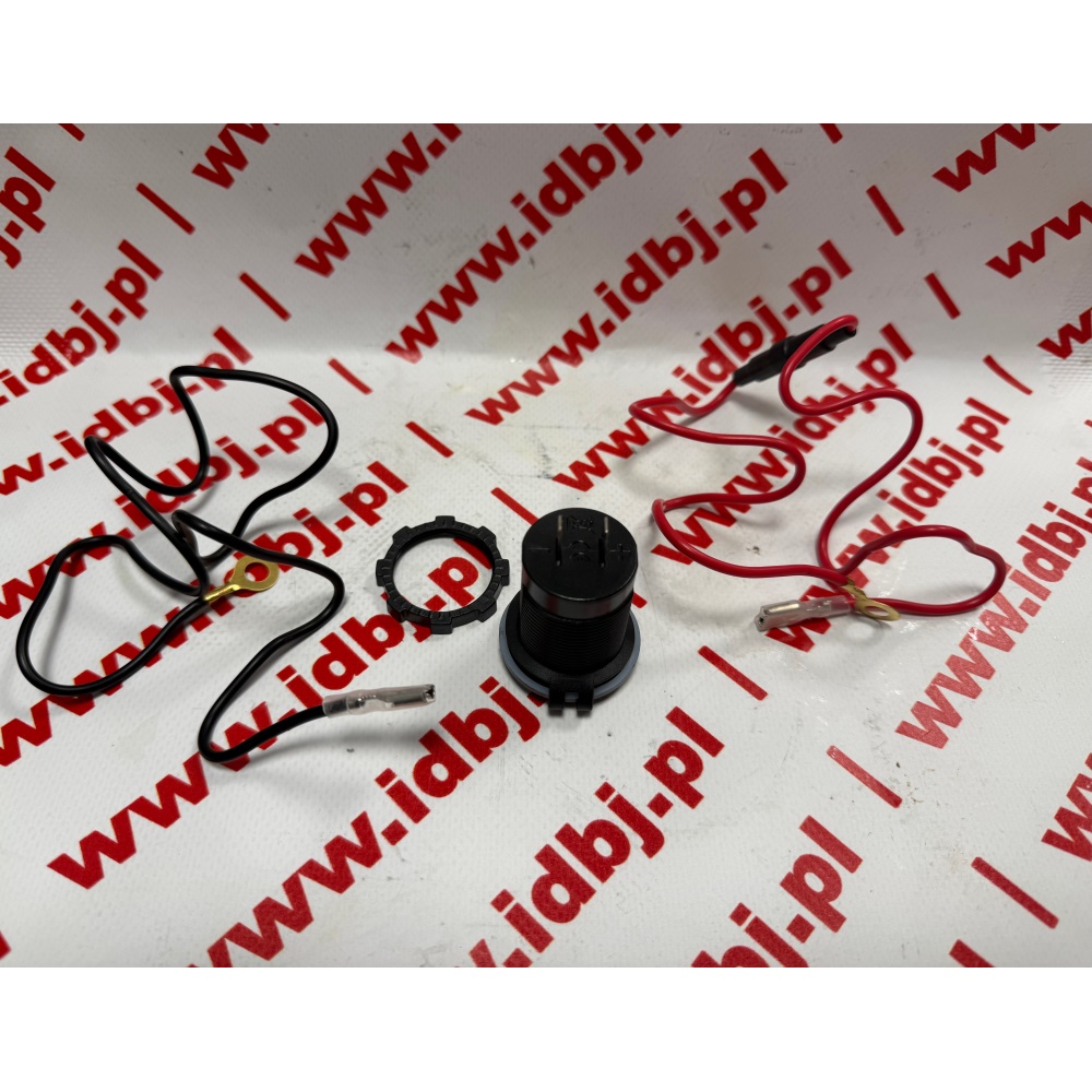 fotografia produktu CARMOTION CRM63211, ŁADOWARKA DO ZABUDOWY USB-C + USB 12/24V