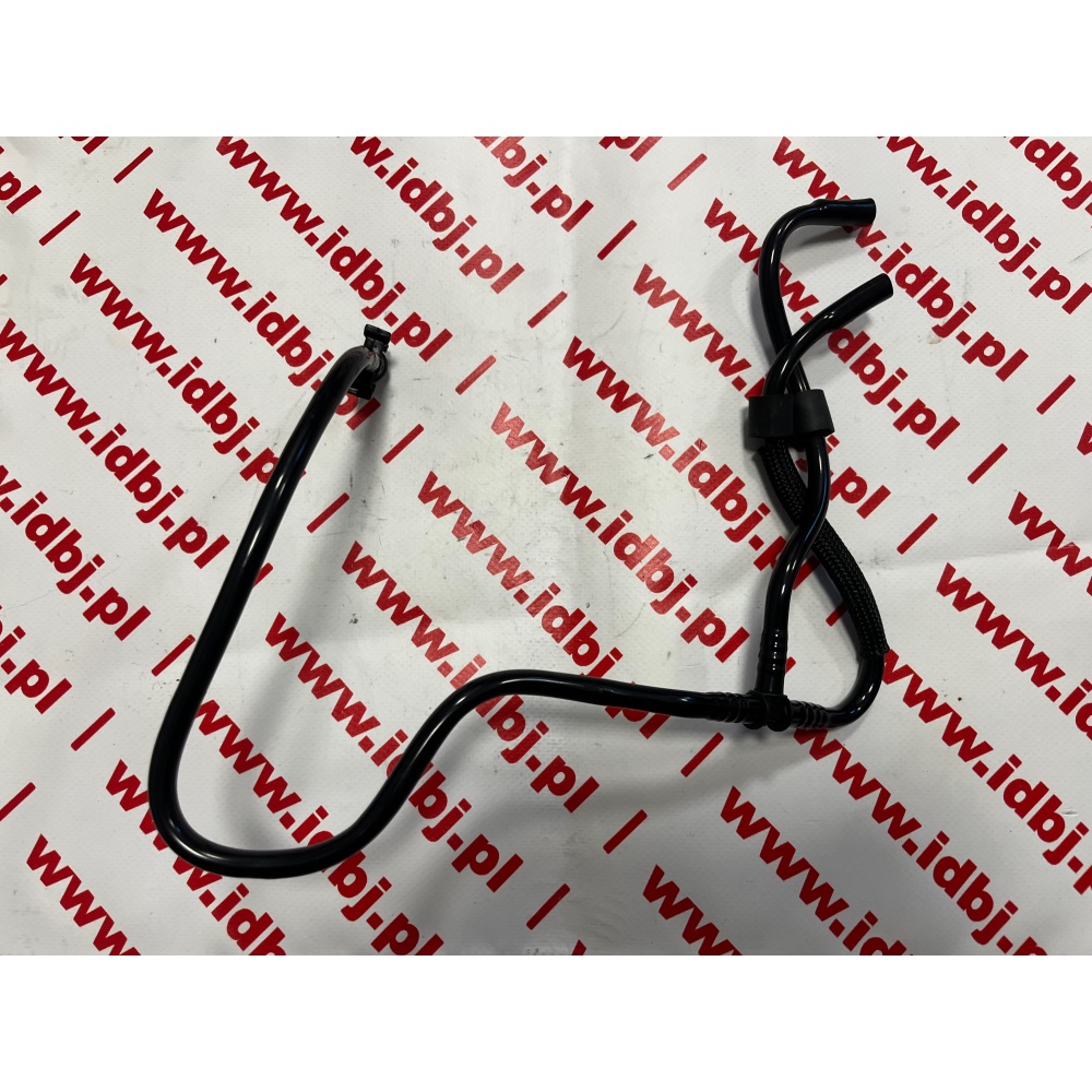 Fotografia produktu FIAT PAM1374138080 PRZEWÓD, WĄŻ, RURA ZBIORNIKA WYRÓWNAWCZEGO FIAT DUCATO 2.3 JTD 14- góra zbiornika wyrównawczego, rozgałęzia się, mieści się dalej od chłodnicy , po drugiej stronie korka