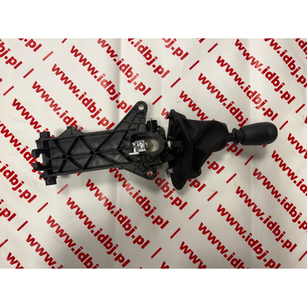 Fotografia produktu PAMMELSON PAMA9062601802 LEWAREK ZMIANY BIEGÓW MERCEDES SPRINTER 06- 6 BIEGÓW Mechanizm zmiany biegów z gałką i mieszkiem.