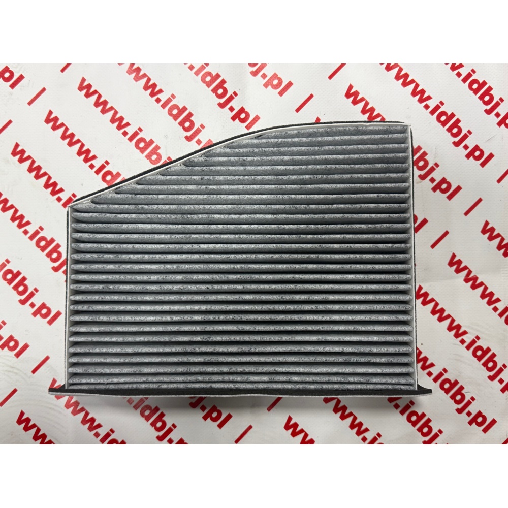 Fotografia produktu DENCKERMANN DECM110112 FILTR KABINY, PYŁKÓW, PRZECIWPYŁKOWY VW PASSAT B6, GOLF V, A3, WĘGLOWY VW CADDY