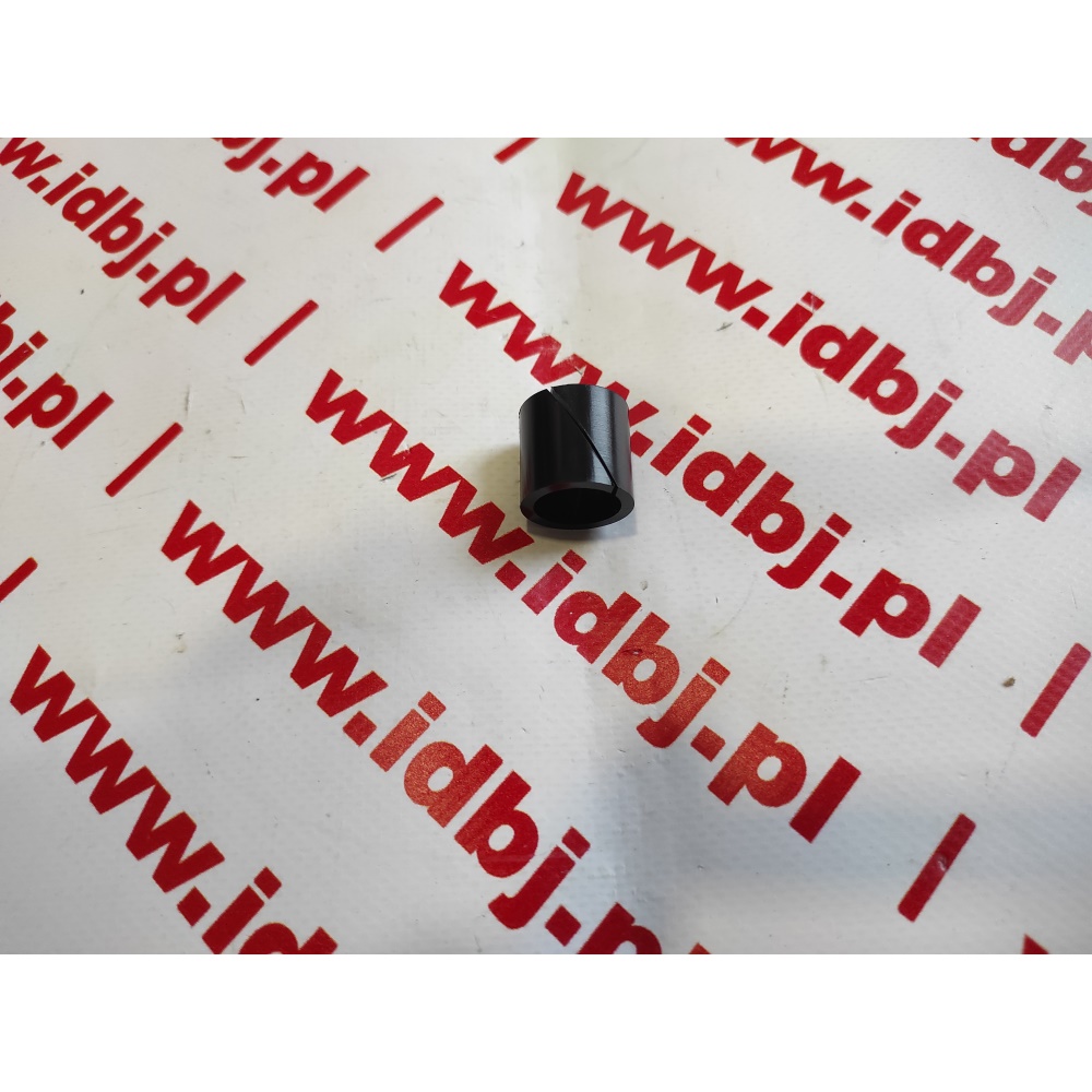 Fotografia produktu IVECO OR42008074 TULEJA PROWADNICA DRĄŻKA ZMIANY BIEGÓW IVECO STRALIS, TRAKKER, CURSOR ŚRODKOWA PLASTIKOWA TULEJA MECHANIZMY WYBERAKA SKRZYNI BIEGÓW Z NACIĘCIEM, SRODKOWA Z 3 OBOK SIEBIE, WYMIAR: 21 X 16 X 20