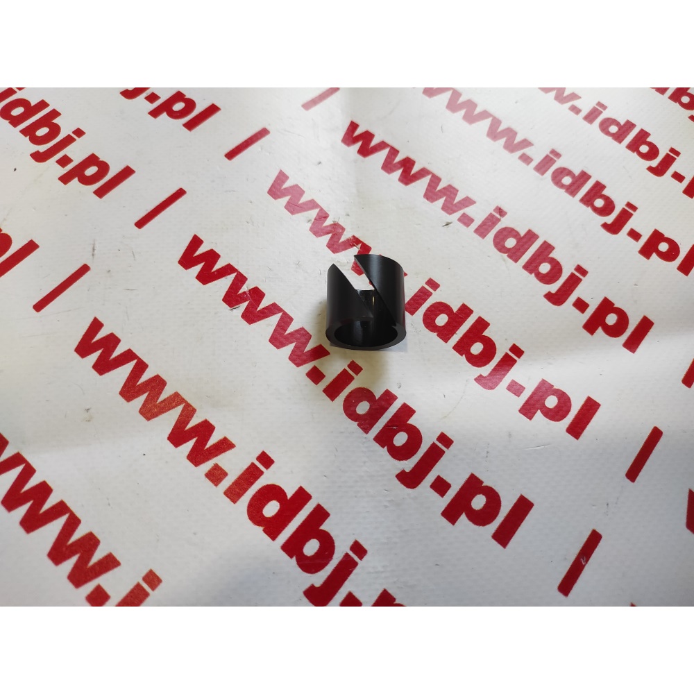 Fotografia produktu IVECO OR42009964 TULEJA PROWADNICA DRĄŻKA ZMIANY BIEGÓW IVECO STRALIS, TRAKKER, CURSOR PLASTIKOWA TULEJA MECHANIZMY WYBERAKA SKRZYNI BIEGÓW Z NACIĘCIEM PIERWSZA NA DRĄZKU LICZĄC OD STRONY LEWARKA BIEGÓW, WYMIARY: 23 X 18 X 20