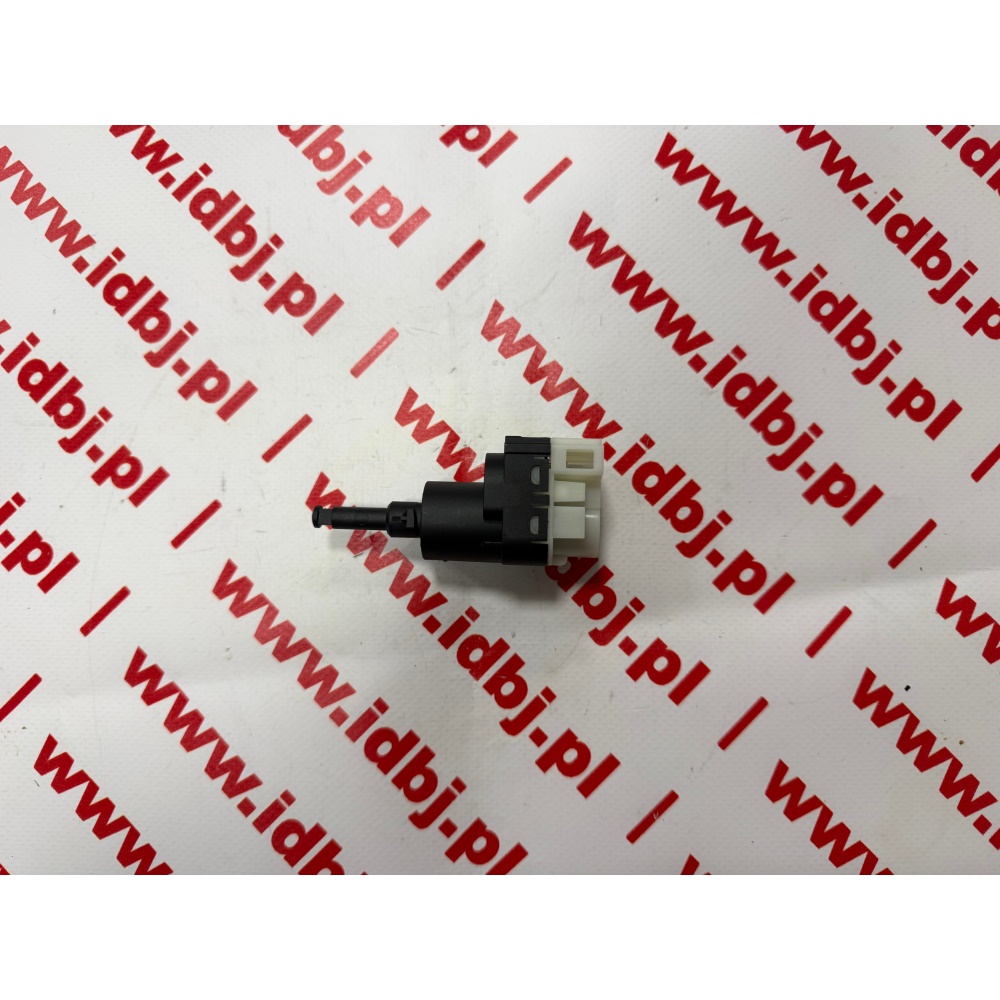 Fotografia produktu FEBI BILSTEIN FEB104351 WŁĄCZNIK, CZUJNIK STOPU AUDI A4 B7 4 PIN