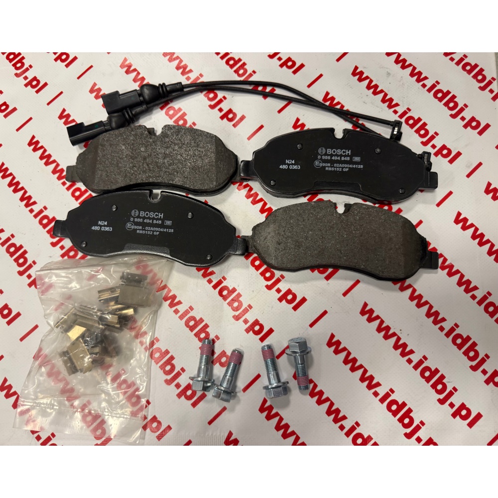 Fotografia produktu BOSCH BS0986494845 KLOCKI HAMULCOWE FORD TRANSIT 14-  PRZÓD Z CZUJNIKIEM ZUŻYCIA