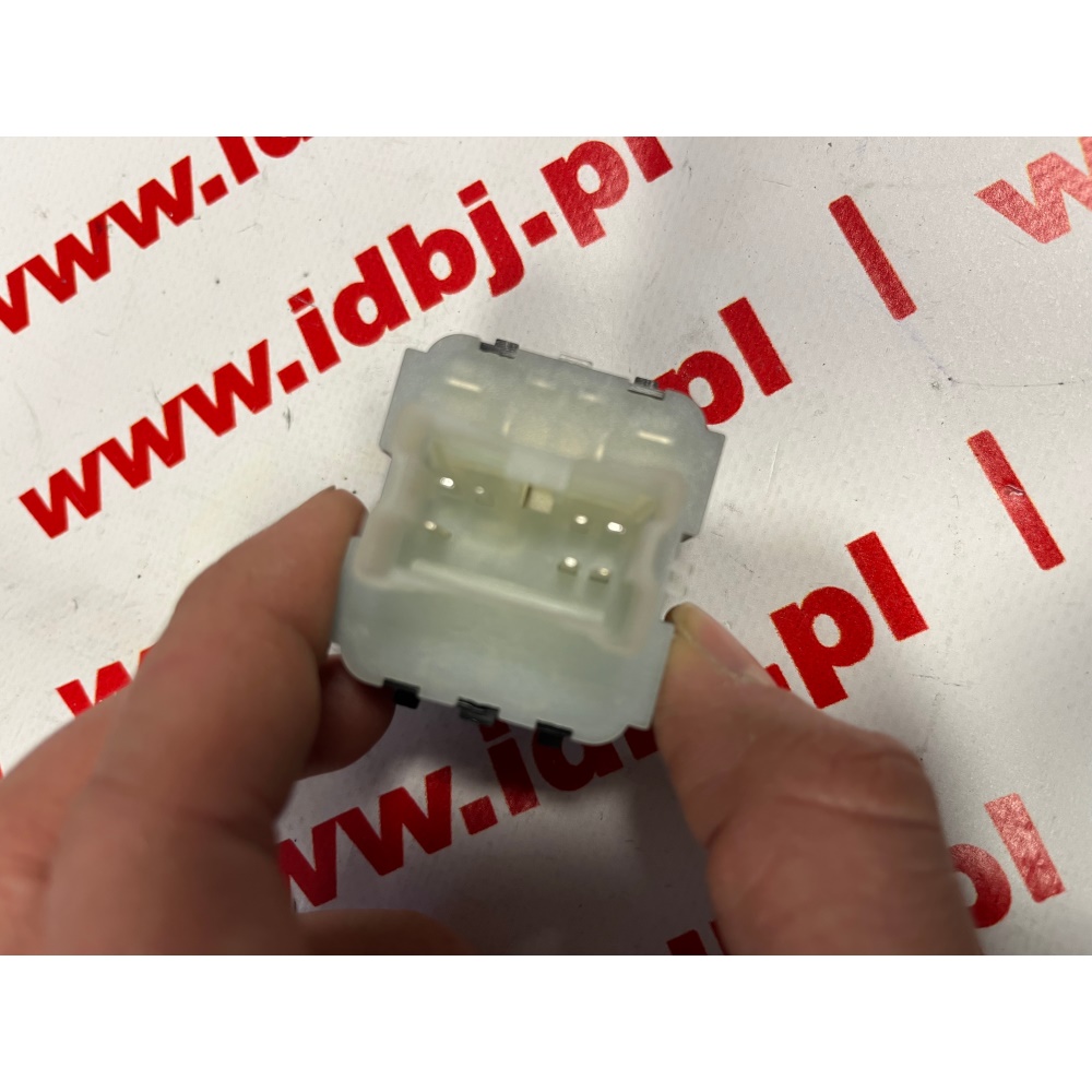 fotografia produktu PAMMELSON PAM254112588R, PRZEŁĄCZNIK PODNOSZENIA SZYB LEWY PRZÓD RENAULT TRAFIC, CAPTUR, CLIO 14-