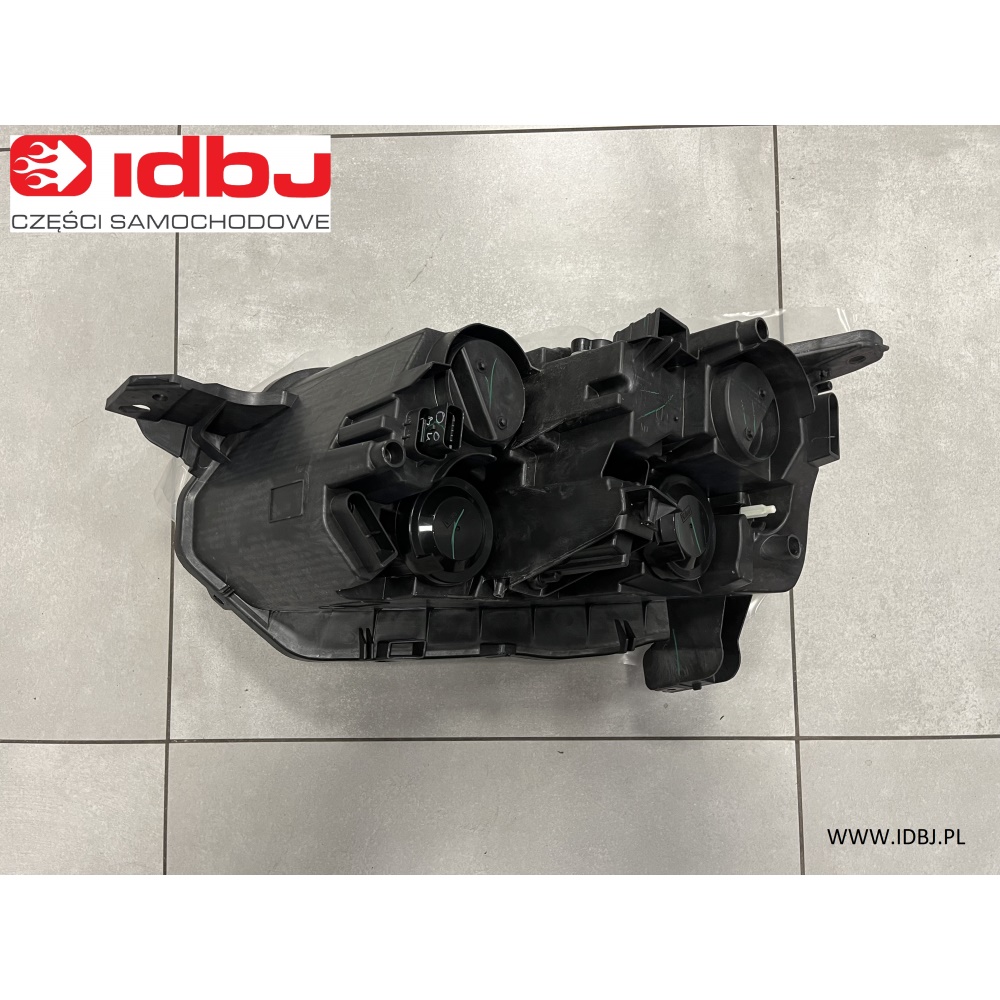 fotografia produktu PEUGEOT OR9854066780, REFLEKTOR TOYOTA PROACE CITY, PEUGEOT RIFTER 1.5 HDI 23- PRAWY