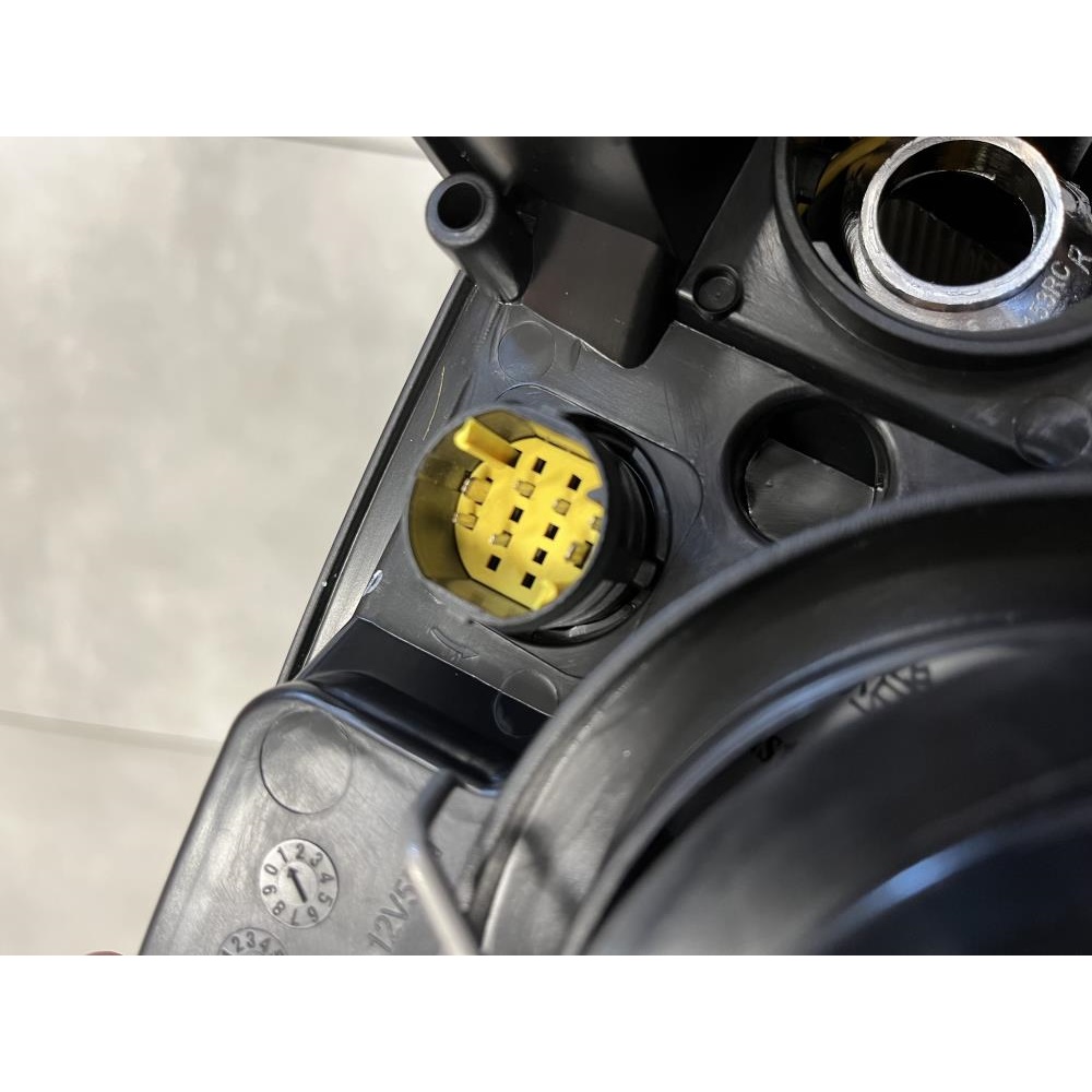 fotografia produktu PAMMELSON PAM51816980, REFLEKTOR PRAWY PRZÓD FIAT CROMA 07- SOCZEWKA