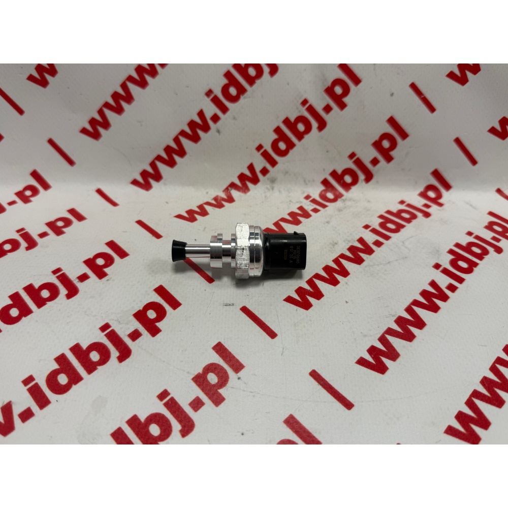 Fotografia produktu PIERBURG PIE7.12061.00.0 CZUJNIK CIŚNIENIA SPALIN MERCEDES VITO 14-, OPEL MOVANO 10-, VIVARO 06- Renault Trafic 3 piny