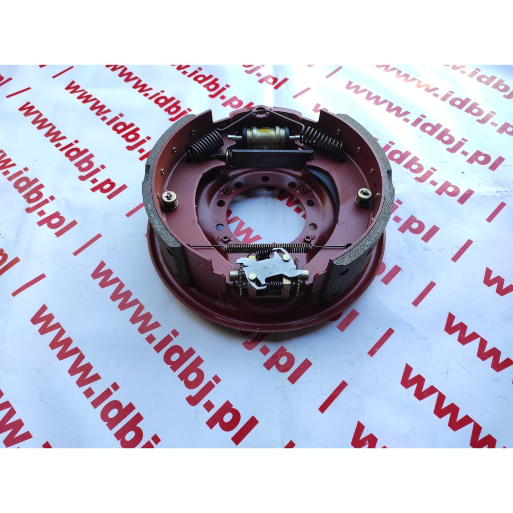 Fotografia produktu PAMMELSON PAM134064840 TARCZA KOTWICZNA, MOCOWANIE SZCZĘK HAMULCOWYCH IVECO DAILY WM 90 LEWA BLACHA MOCUJĄCA SZCZEKI HAMULCA RĘCZNEGO Z CYLINDERKIEM, SPRĘŻYNKAMI W ZESTAWIE. ZESTAW ANPRAWCZY HAMULCA IVECO DAILY 90-, 96- VM, WM 4X4 LEWY