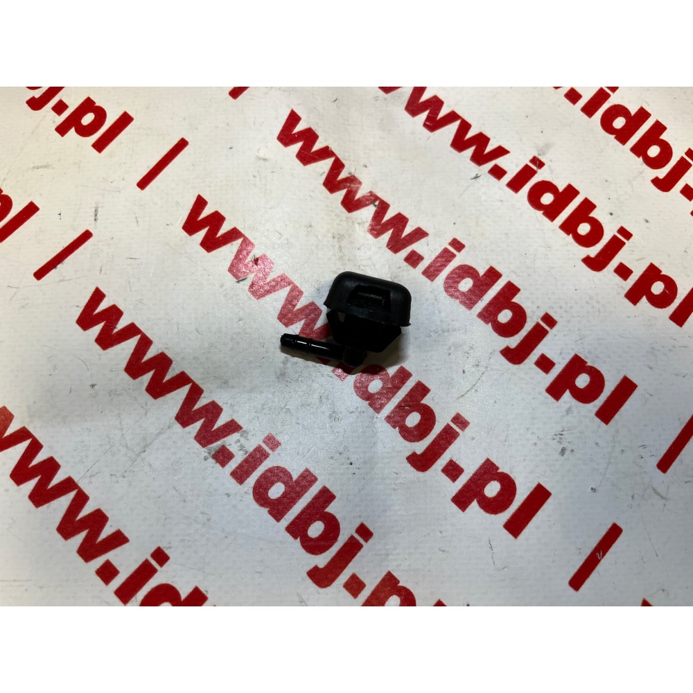 Fotografia produktu PAMMELSON PAM735277664 SPRYSKIWACZ SZYBY NA MASCE FIAT PUNTO II, DUCATO, BOXER, JUMPER 02- PRZÓD Plastikowa końcówka, dysza spryskiwacza montowana na pokrywie silnika.