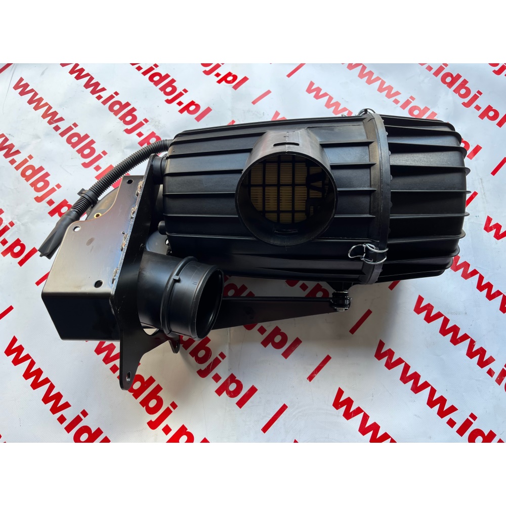 Fotografia produktu IVECO OR504079907 OBUDOWA FILTRA POWIETRZA IVECO DAILY 55S 06-, 09- 4X4 WKŁAD FILTRA Z OBUDOWĄ FILTRA POWIETRZA. Air Filter Housing for Iveco Daily 55S 4x4 06–14 Air Filter Box Assembly