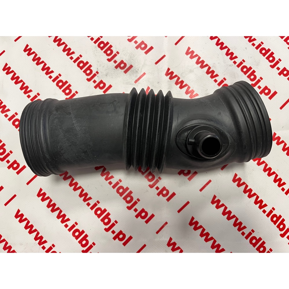 Fotografia produktu IVECO OR504134675 WĄŻ, RURA, PRZEWÓD TURBOSPRĘŻARKI IVECO DAILY 3.0 JTD 06- TERMOPLASTYCZNY, PLASTIKOWO - GUMOWYY PRZEWÓD Z TRÓJNIKIEM NA PRZEWÓD DO ODPOWIETRZENIA SKRZYNI KORBOWEJ, FILTRA ODMY. Intake hose / intake pipe for Iveco Daily 3.0 JTD 2006-on..