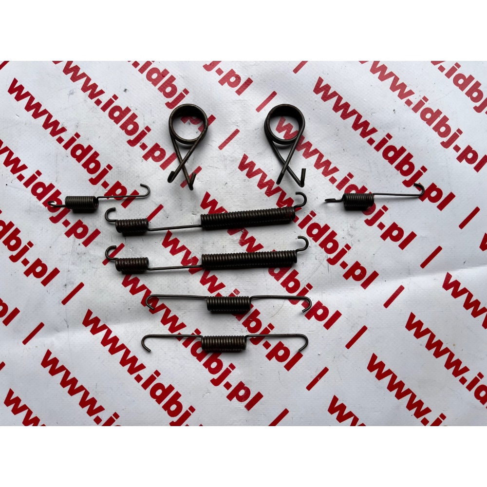 Fotografia produktu PAMMELSON PAM50465922 SPRĘŻYNY SZCZĘK HAMULCOWYCH FIAT DUCATO 94-, CITROEN, JUMPER 94- Citroen Jumper 94-. Zestaw sprężyn szczęk hamulca ręcznego wraz z kołkami montażowymi oraz sprężynkami dzwigni rozpieraka na prawą i lewa stronę. Pełny zestaw sprężynke montażowych szczęk hamulcowych tylnyhc na prawą i lewa stronę.