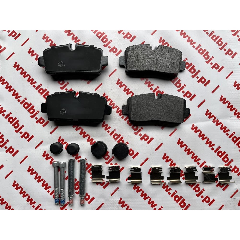 Fotografia produktu PAMMELSON PAM504658926 KLOCKI HAMULCOWE IVECO DAILY 19- HAMULEC RĘCZNY ELEKTRYCZNY TYŁ Z AKCESORIAMI Zestaw klocków do Iveco z elektrycznym hamulcem ręcznym, prowadnice śruby, blaszki montażowe i ząslepki w komplecie.