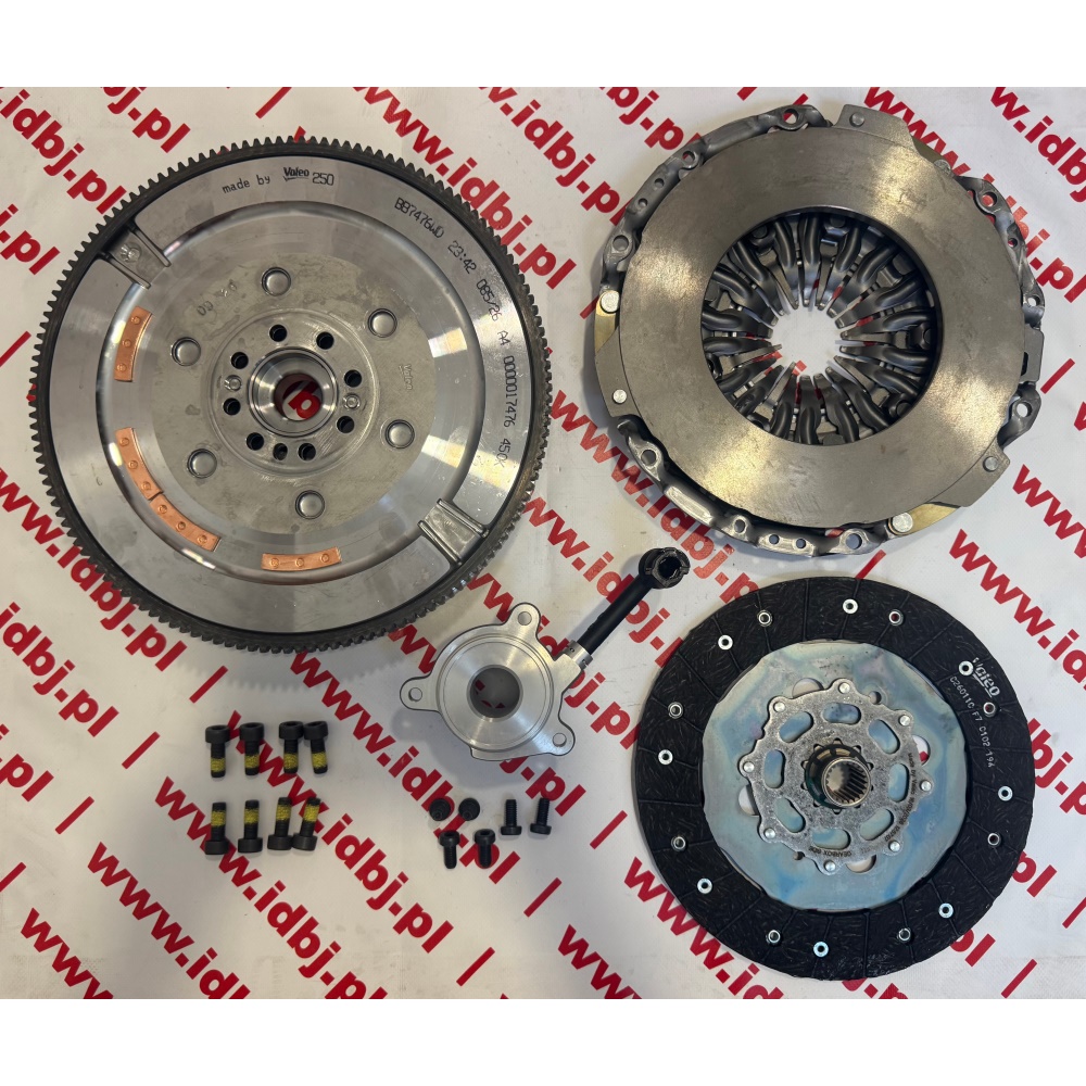 Fotografia produktu VALEO VL837431 ZESTAW KOŁO DWUMASOWE, SPRZĘGŁO, WYSPRZĘGLIK OPEL VIVARO C 2.0 CDTI Zestaw kompletny sprzęgła, docisk tarcza, dwumasa, łożysko oporowe, wysprzęglik. Peugeot Expert 19- 2.0 bluehdi, Citroen Jumpy 2.0 hdi, Fiat, CITROEN C4 SPACETOURER 18-, PEUGEOT 3008 II 16-, 508 I 10-
