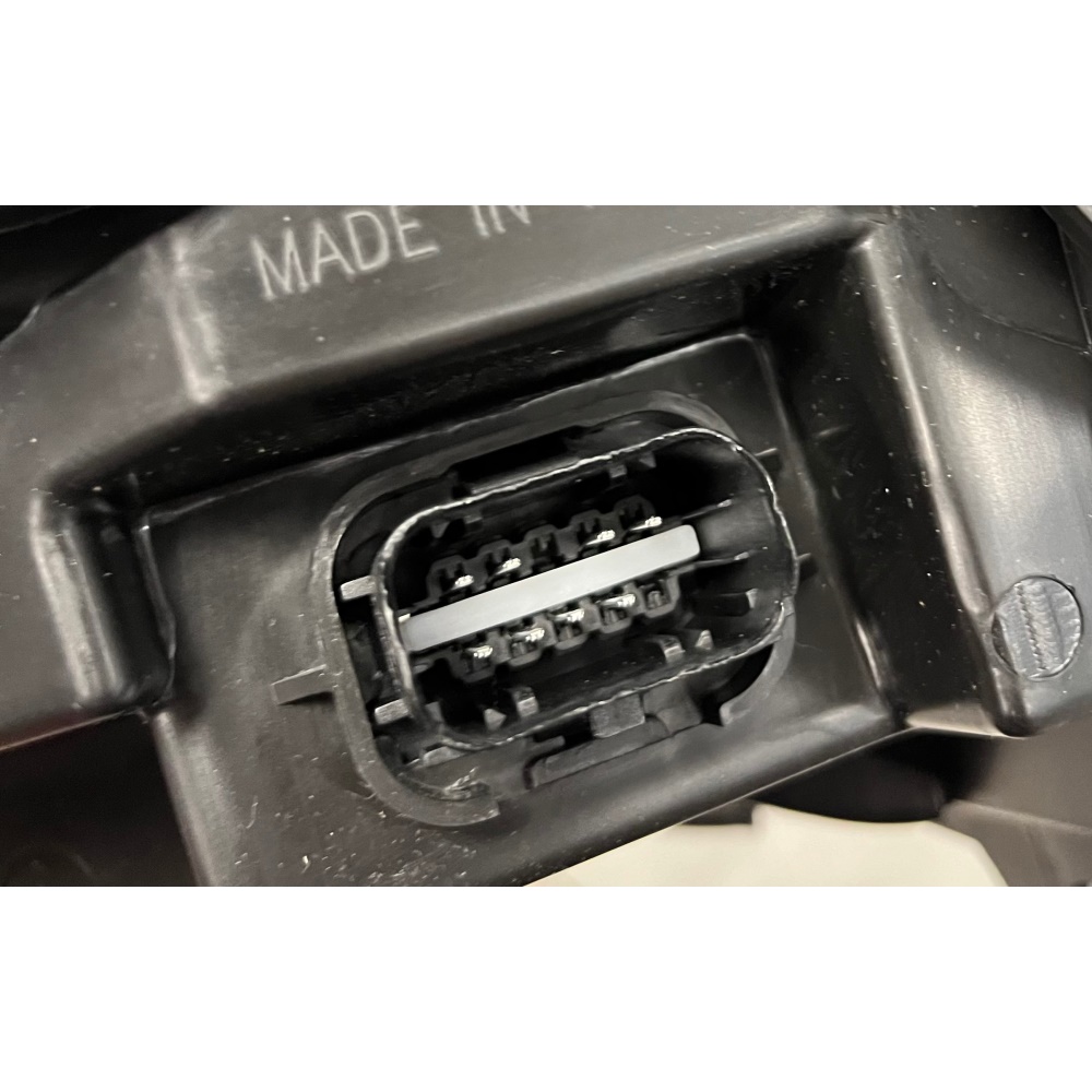 fotografia produktu TYC TYC20-11751-05-2, REFLEKTOR H4 PRAWY BERLINGO, PARTNER 08- 18, Z SILNIKIEM