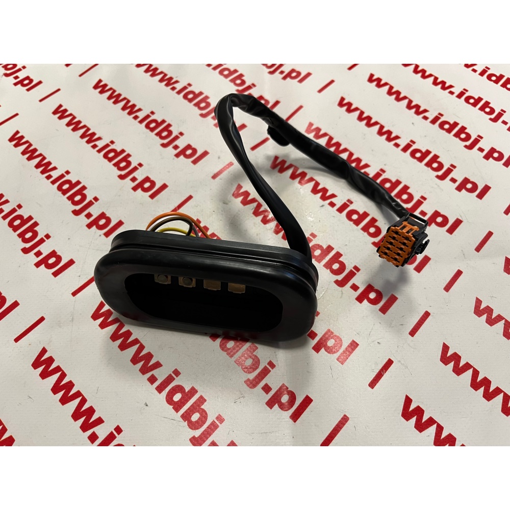 Fotografia produktu PAMMELSON PAM252160003R STYKI DRZWI PRZESUWNYCH LEWYCH RENAULT MASTER 10-, 4 STYKI W W NADWOZIU Stycznik drzwiowy w słupku. 4 styki elektryczne nieruchome drzwi przesuwnych lewych. Drzwi prawe i lewe mają różne styki.
