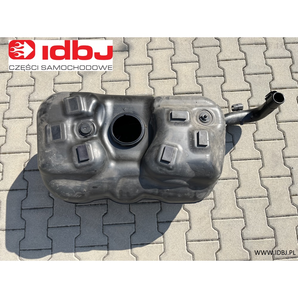 Fotografia produktu DEMONTAŻ FIAT DM1347732080 ZBIORNIK PALIWA DUCATO, BOXER, JUMPER 06- 90 LITRÓW PLASTIKOWY ZBIORNIK PALIWA Z DEMONTAŻU, Z AUTA O NIE DUŻYM PRZEBIEGU.