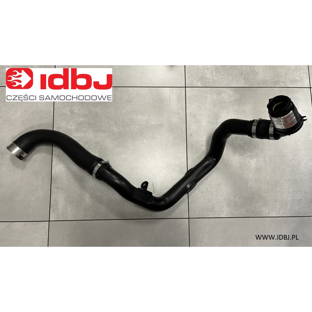 Fotografia produktu RENAULT PAM8200730589 PRZEWÓD, RURA, WĄŻ INTERCOOLERA MASTER III, MOVANO 10- 2.3 CDTI LEWY Plastikowa rura łącząca intercooler z kolektorem.