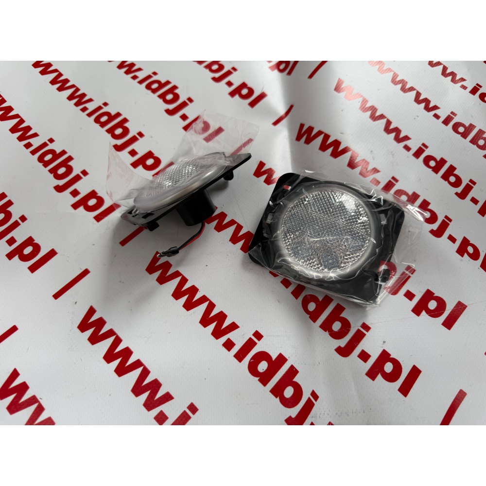 Fotografia produktu PAMMELSON PAM55078145AA LAMPA OBRYSOWA BIAŁA W BŁOTNIKU JEEP WRANGLER 06- L/P 