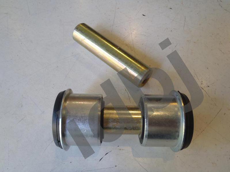 Fotografia produktu IVECO OR93807642 TULEJA METALOWA PODUSZKI WAHACZA DOLNEGO, IVECO 96-, 00-, 06- Sama tuleja metalowa, bez tulejek metalowo- gumowych. Zdjęcie przedstawia miejsce zastosowania